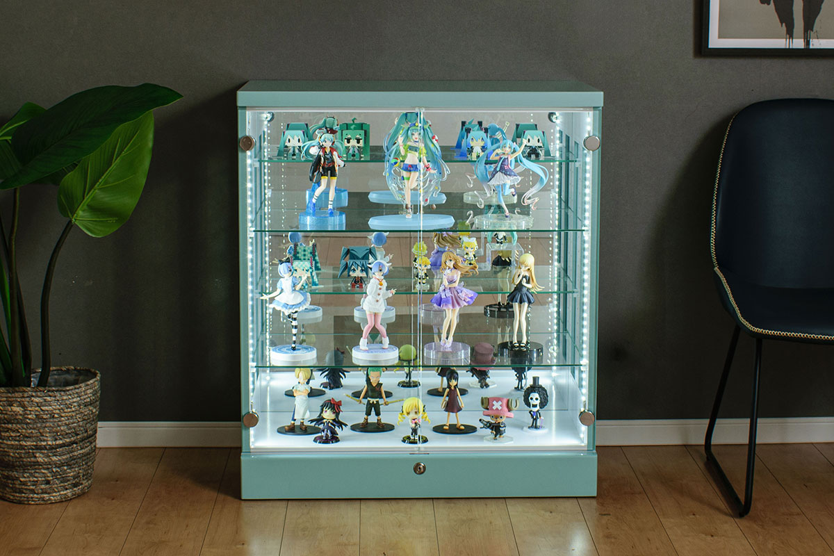 LEDライト対応のフィギュアケースでディスプレイを明るく演出